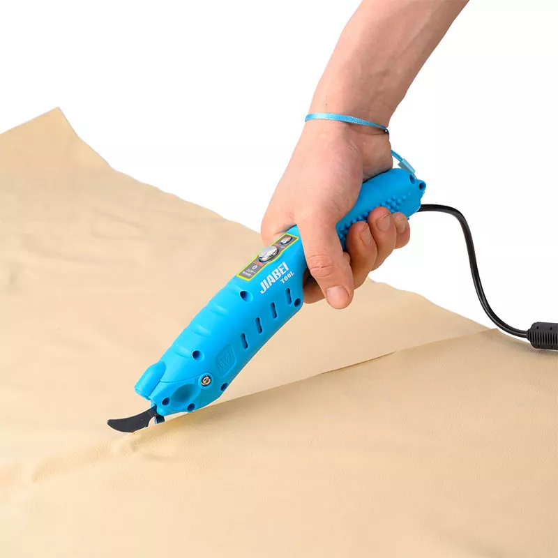Scisori elettrici per la casa: il futuro del taglio di precisione in case e uffici
